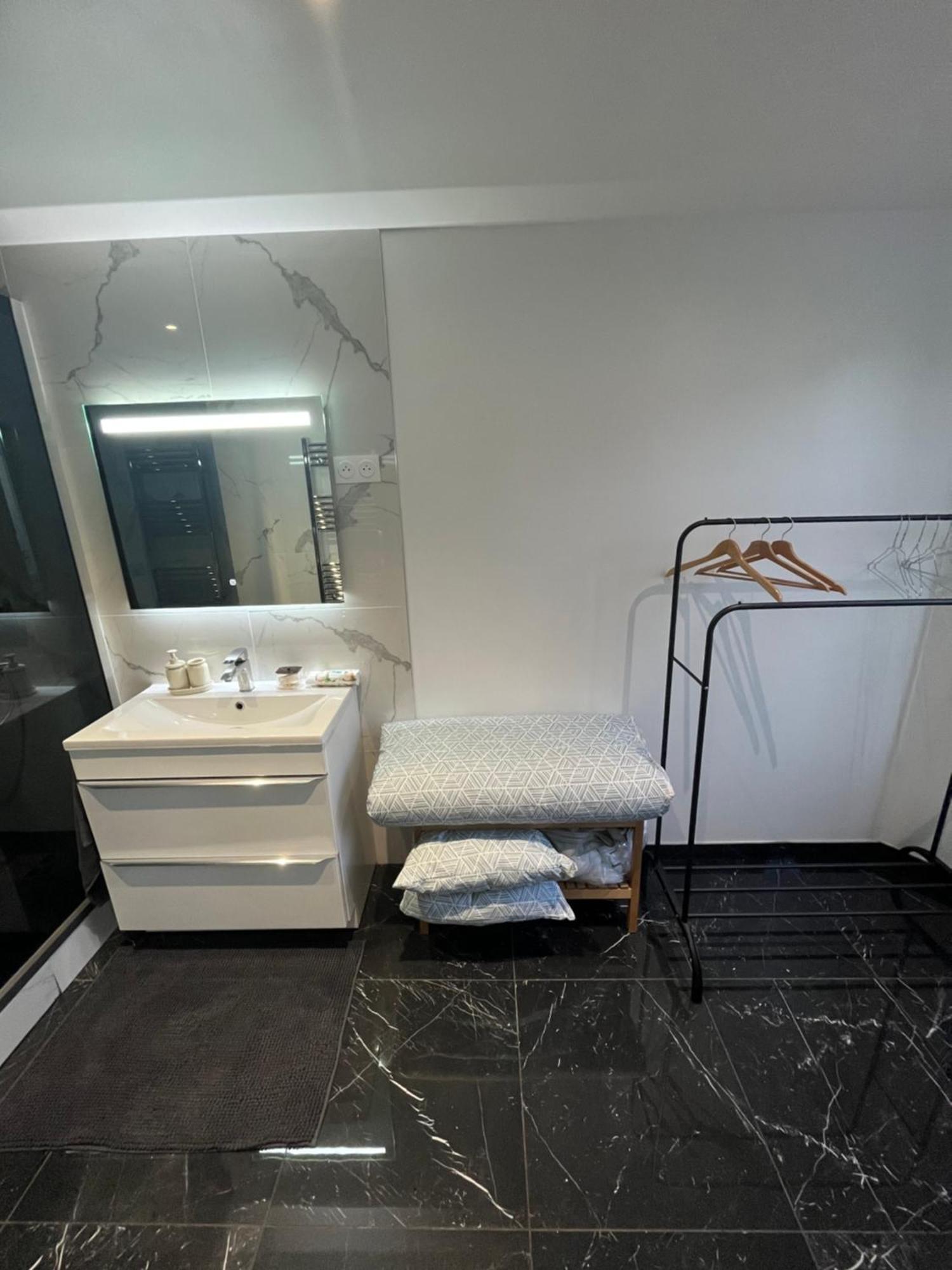 Appart 4 Personnes Proche Paris Tour Eiffel Meudon Exterior foto
